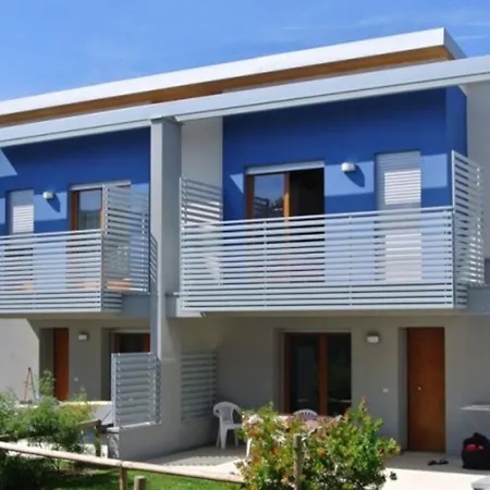 A Tranquil Getaway For Seven Guests In Apartment Bibione